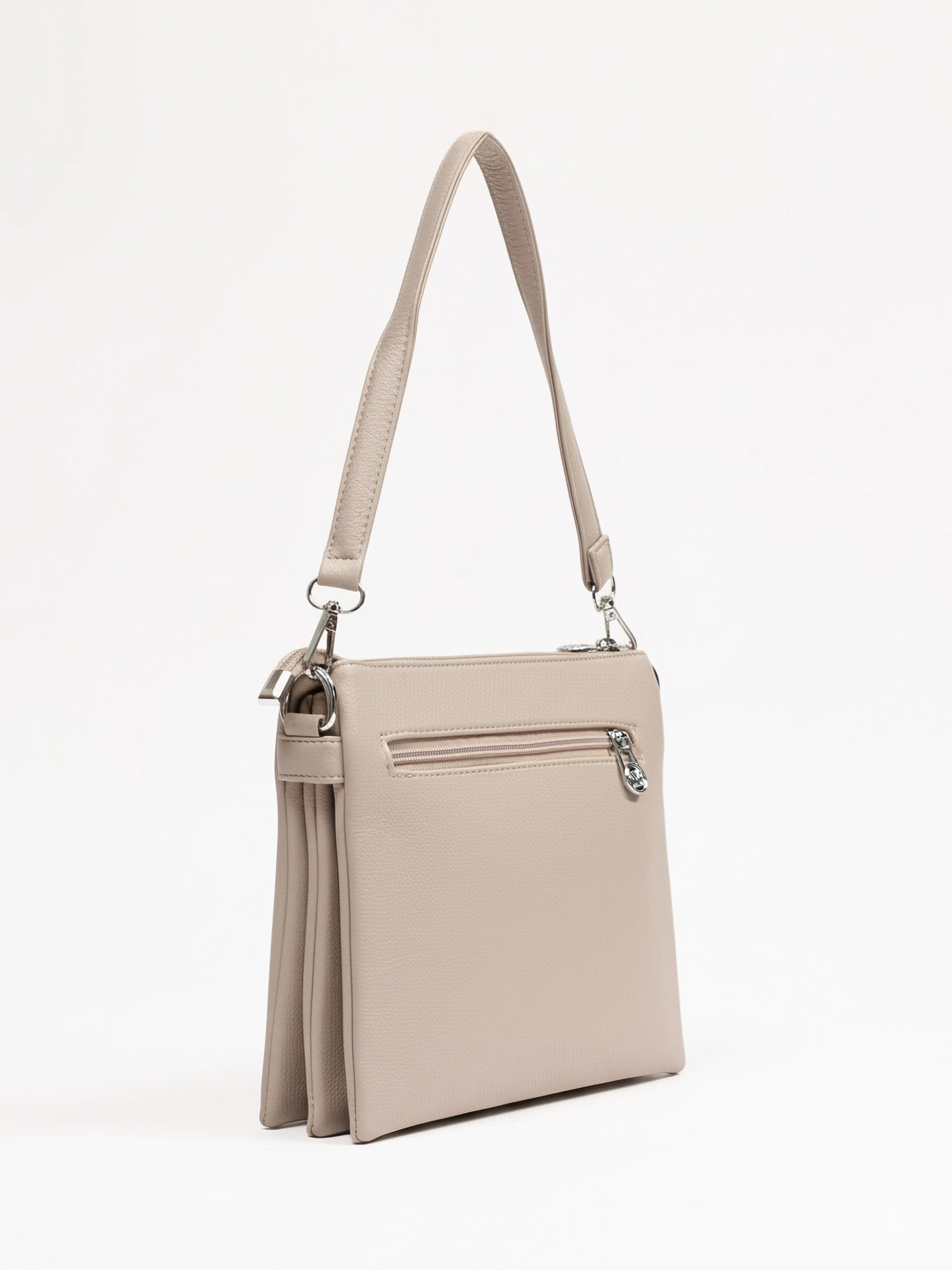 Сумка-кроссбоди с декоративным патчем в ассортименте